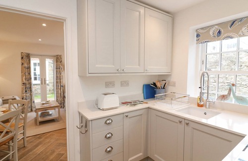 Salcombe House | QUAY COTTAGE, family friendly, with a garden in Salcombe