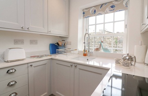 Salcombe House | QUAY COTTAGE, family friendly, with a garden in Salcombe