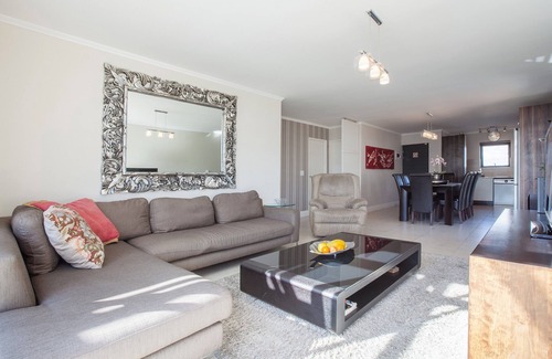 Century City Apartment | Quayside 301 by CTHA