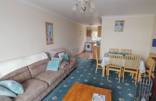Inishnee Cottage | QUAYSIDE HOUSE, family friendly in Roundstone, County Galway