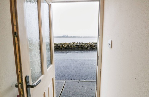 Inishnee Cottage | QUAYSIDE HOUSE, family friendly in Roundstone, County Galway