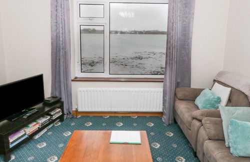 Roundstone Cottage | QUAYSIDE HOUSE, family friendly in Roundstone, County Galway