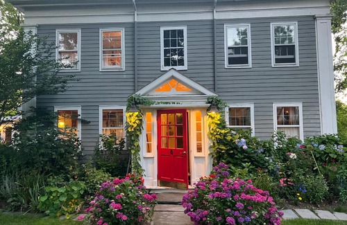 Sag Harbor House | queeen room
