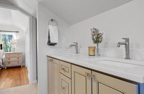 East Queen Anne House | Queen Anne Charm Near Tech Hubs & Entertainment