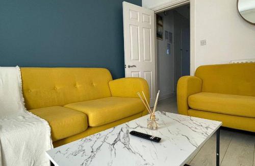Abingdon House | Queen Anne Court with FREE PARKING By Prescott Apartments
