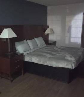 Jackson Apartment | Queen Bed Hotel Suite 207