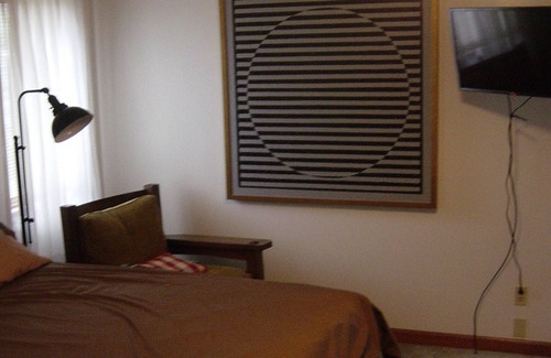 Turners Apartment | Queen bedroom suite with private bath