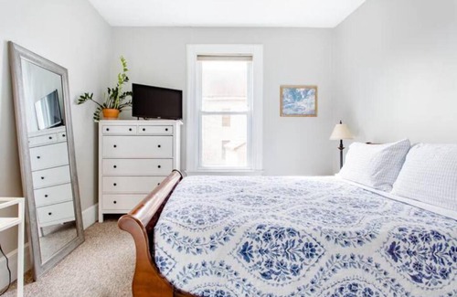 New Haven Apartment | Queen Beds, Fast WiFi, Free Parking, Central A/C, TV's