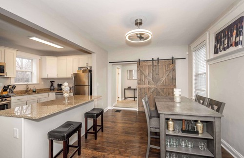 Walnut Hills House | Queen City Homestead – For 6!