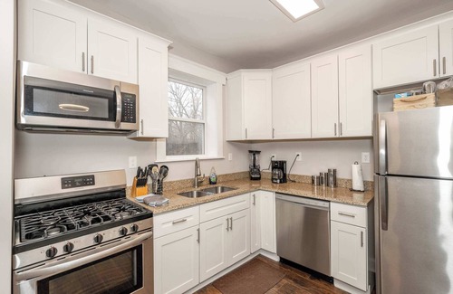 Walnut Hills House | Queen City Homestead – For 6!