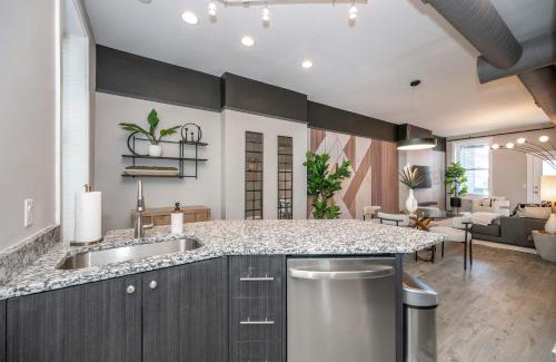 Mount Auburn Apartment | Queen City Views 3 Chic 2 BDR