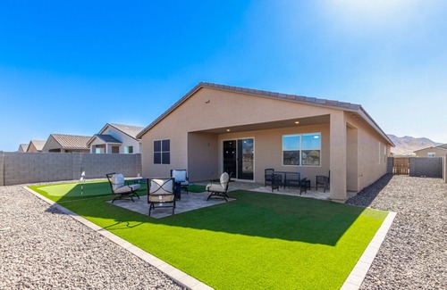 San Tan Valley House | Queen Creek Putting Green & More