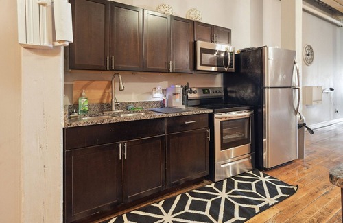 Detroit Apartment | Queen G Investments (1-Bedroom Apartment) - Pets Allowed by RedAwning