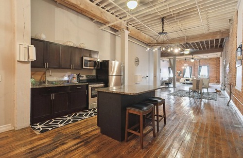 Detroit Apartment | Queen G Investments (1-Bedroom Apartment) - Pets Allowed by RedAwning
