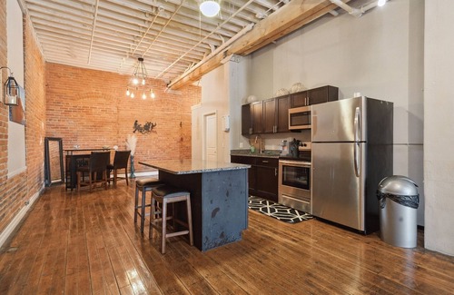 Detroit Apartment | Queen G Investments (1-Bedroom Apartment) - Pets Allowed by RedAwning