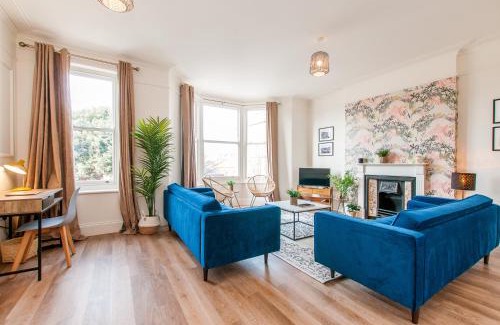 Margate Apartment | Queen Palm Apartment - Margate - 3 mins walk to beach