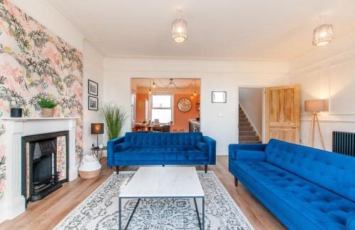Margate Apartment | Queen Palm Apartment - Margate - 3 mins walk to beach