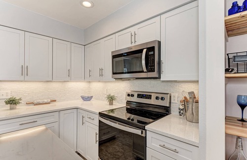 Whitfield House | Queen Palm - Private Pool, Beach, Pet-Friendly!