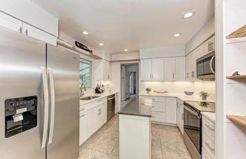 Whitfield House | Queen Palm Villa