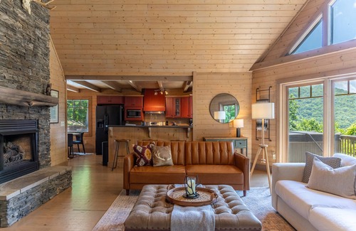 West Jefferson Cabin | Queen Ridge Cabin - Great views, secluded, hot tub, fire pit!