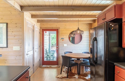 West Jefferson Cabin | Queen Ridge Cabin - Great views, secluded, hot tub, fire pit!