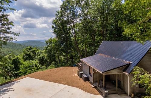 West Jefferson House | Queen Ridge Cabin