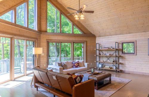 West Jefferson House | Queen Ridge Cabin