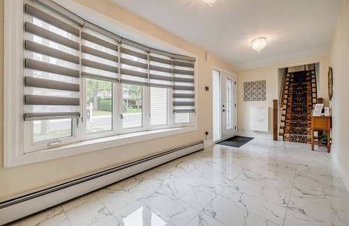 Brampton House | Queen Room 2 Brampton Toronto Canada