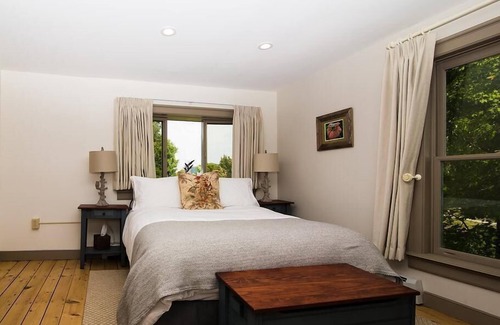 Keene Bed & Breakfast | Queen Room with Mtn Views