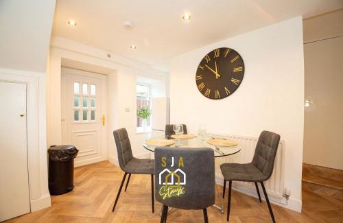 Peterhead Apartment | Queen Street Stay - SJA Stays - Modern 2 Bed Apartment