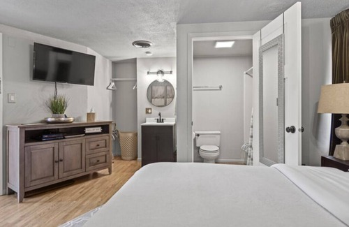 Rapid City Bed & Breakfast | Queen Suite 2 - Black Forest Inn Bed and Breakfast