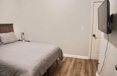 Church Street House | Queen Suite - Hot Tub - WiFi