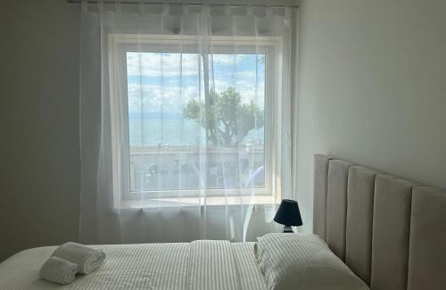Villeneuve Apartment | Queen'Sunset Appartement