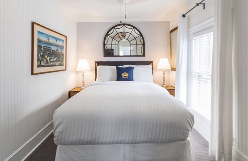Provincetown Bed & Breakfast | Queen Vic Guest House Provincetown Adults Only
