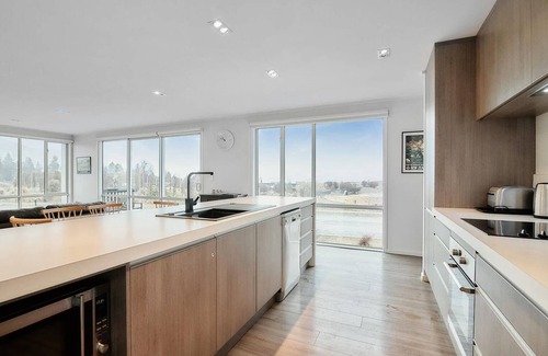 Lake Tekapo House | Queenie's Lakeview Star - 2 Bedrooms