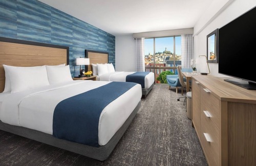 Fisherman's Wharf Hotel | Queens with a Stunning City View, Caza, Close to Ghirardelli, 2 Rooms