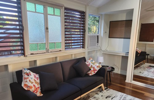 Hermit Park Apartment | Queenslander on Queens - Upstairs Unit
