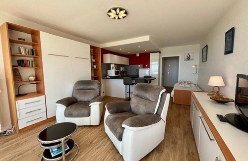 Quiberon Apartment | Quiberon: Renovated 35m² studio with balcony, sea view, parking, near beach and thalasso