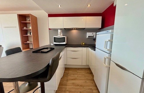 Quiberon Apartment | Quiberon: Renovated 35m² studio with balcony, sea view, parking, near beach and thalasso