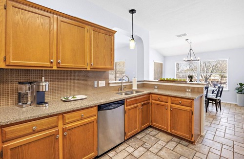 Round Rock House | Quick Access: Kalahari- Dell Diamond- Austin- 4Bdrm- 1Story with Pool & Games