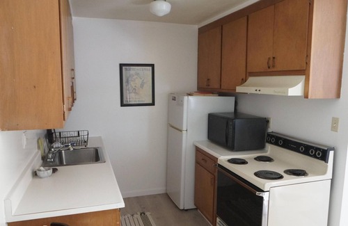 Elmwood Apartment | Quiet 1 bedroom walking distance from UC Berkeley!