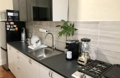 Queens Apartment | Quiet 1 Br Apartment on 4 Fl Views On 3 Sides