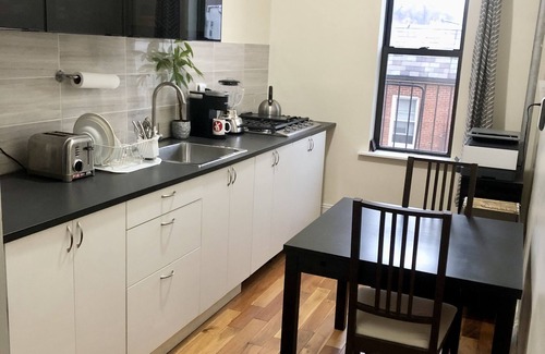 Queens Apartment | Quiet 1 Br Apartment on 4 Fl Views On 3 Sides