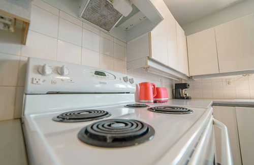 Verdun Apartment | Quiet 2 BDR+Free Parking+Near Metro+Near Downtown
