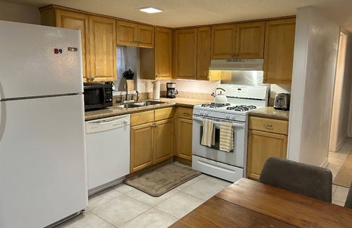 Bayou St. John Apartment | Quiet 2 BDRM/1 Bath with swimming pool
