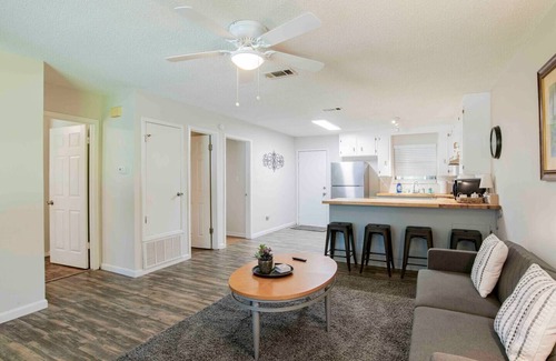Florida Panhandle House | Quiet 2 bdroom Duplex 9 Mile Rd-Pine Forest Area