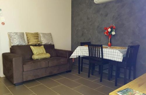 Tamborine Villa | Quiet 2 bedroom farm house