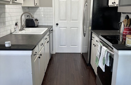 Park East House | Quiet 2 BR, close to C.U. and bike path