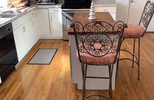 Cheshire Apartment | Quiet 2bd Townhome Apt with full kitchen, Cleaning fee waived.