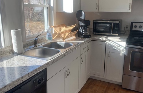 Cheshire Apartment | Quiet 2bd Townhome apt in the heart of Cheshire. Backyard.